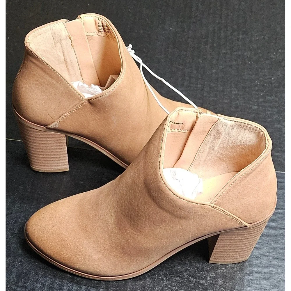 Universal Thread boots are